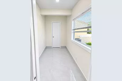 930 NE 52nd Court, Deerfield Beach, FL 33064 - Photo 4