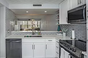 3630 Whitehall Dr, West Palm Beach, FL 33401 - Photo 14