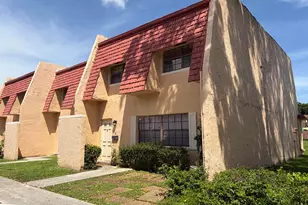 40 Spinning Wheel Ln, Tamarac, FL 33319 - Photo 2