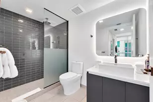 227 NE 2nd St, Miami, FL 33132 - Photo 20