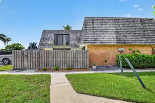 322 Lake Arbor Dr, Palm Springs, FL 33461 - Photo 2