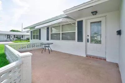 1590 SW 13th Terrace, Boynton Beach, FL 33426 - Photo 4