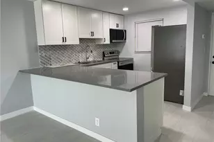 2322 S Cypress Bend Dr, Pompano Beach, FL 33069 - Photo 4