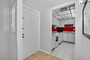 555 SE 8th St, Deerfield Beach, FL 33441 - Photo 2