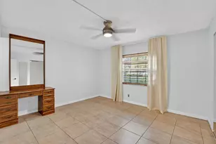 555 SE 8th St, Deerfield Beach, FL 33441 - Photo 12