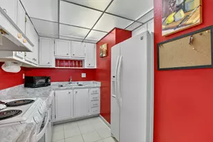 555 SE 8th St, Deerfield Beach, FL 33441 - Photo 4