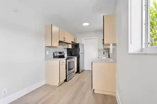 720 NE 7th St, Hallandale Beach, FL 33009 - Photo 16