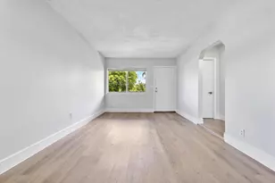 720 NE 7th St, Hallandale Beach, FL 33009 - Photo 14