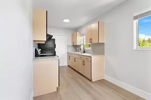 720 NE 7th St, Hallandale Beach, FL 33009 - Photo 18