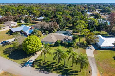 571 NE Town Terrace, Jensen Beach, FL 34957 - Photo 6