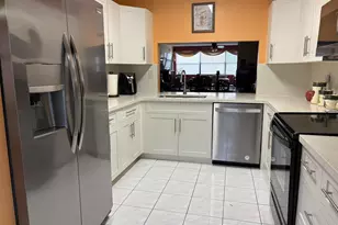10400 NW 30th Ct, Sunrise, FL 33322 - Photo 4