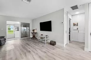 2883 Crosley Dr W, West Palm Beach, FL 33415 - Photo 14
