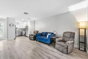 2883 Crosley Dr W, West Palm Beach, FL 33415 - Photo 10