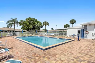 1218 S Lakes End Dr, Fort Pierce, FL 34982 - Photo 32