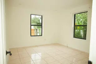 25 NE 43rd St, Miami, FL 33137 - Photo 8