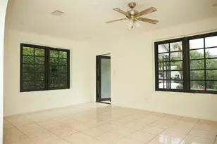 25 NE 43rd St, Miami, FL 33137 - Photo 4
