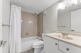 2205 S Cypress Bend Dr, Pompano Beach, FL 33069 - Photo 16