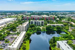 2205 S Cypress Bend Dr, Pompano Beach, FL 33069 - Photo 2