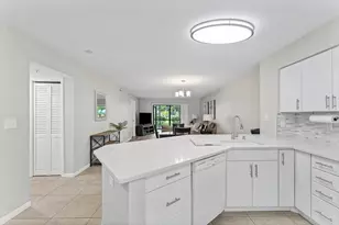 2205 S Cypress Bend Dr, Pompano Beach, FL 33069 - Photo 10