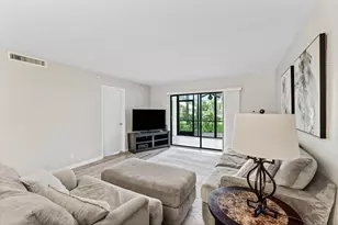 2205 S Cypress Bend Dr, Pompano Beach, FL 33069 - Photo 18