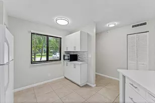 2205 S Cypress Bend Dr, Pompano Beach, FL 33069 - Photo 10