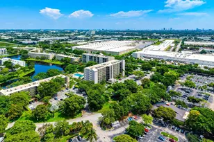 2205 S Cypress Bend Dr, Pompano Beach, FL 33069 - Photo 24