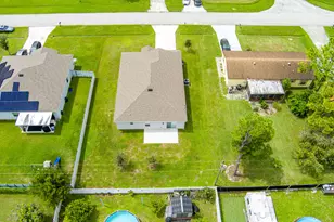 1811 SE Sandia Dr, Port Saint Lucie, FL 34983 - Photo 8