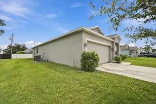 1811 SE Sandia Dr, Port Saint Lucie, FL 34983 - Photo 16