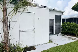 10 La Paloma Ln, Port Saint Lucie, FL 34952 - Photo 4