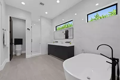 2424 NE 27th Avenue, Fort Lauderdale, FL 33305 - Photo 12
