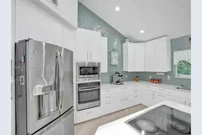 4495 Woodfield Boulevard, Boca Raton, FL 33434 - Photo 8