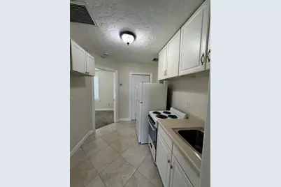 227 Foresteria Drive #D, Lake Park, FL 33403 - Photo 4