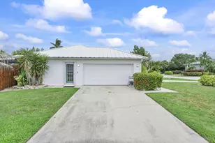 1577 Thumb Point Dr, Fort Pierce, FL 34949 - Photo 2
