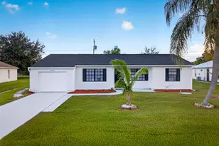 2557 SE Robin Cir, Port Saint Lucie, FL 34952 - Photo 1