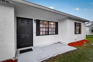2557 SE Robin Cir, Port Saint Lucie, FL 34952 - Photo 2
