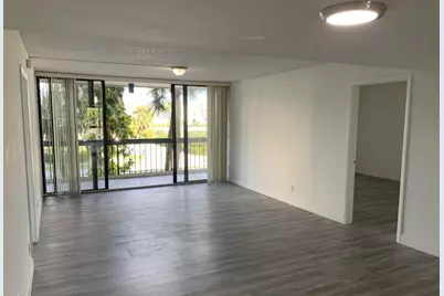 2425 Presidential Way #202, West Palm Beach, FL 33401 - Photo 2