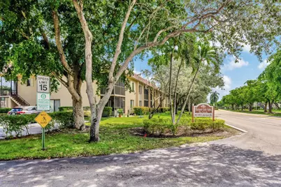 334 Lakeview Drive #204, Weston, FL 33326 - Photo 10