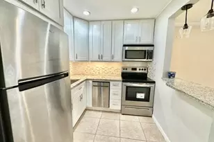 118 Mansfield C, Boca Raton, FL 33434 - Photo 2