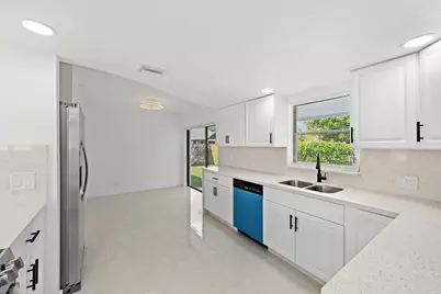 1633 Woods Bend Road, West Palm Beach, FL 33406 - Photo 8