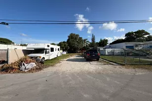 2136 Collins Ct, Hollywood, FL 33020 - Photo 2