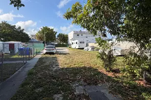 2136 Collins Ct, Hollywood, FL 33020 - Photo 4