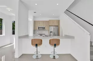 815 NE 17th Ave, Fort Lauderdale, FL 33304 - Photo 8