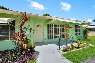 917 SE 15th Court, Deerfield Beach, FL 33441 - Photo 2