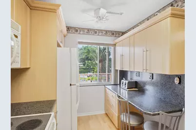 7145 Huntington Lane #205, Delray Beach, FL 33446 - Photo 4