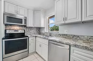 445 Lake Frances Dr, West Palm Beach, FL 33411 - Photo 8