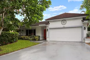 396 Redwood Ln, Boca Raton, FL 33487 - Photo 2