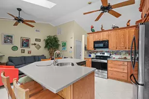 396 Redwood Ln, Boca Raton, FL 33487 - Photo 12