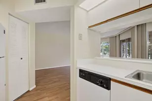 300 SW 130th Terrace, Pembroke Pines, FL 33027 - Photo 8