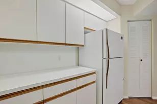 300 SW 130th Terrace, Pembroke Pines, FL 33027 - Photo 10