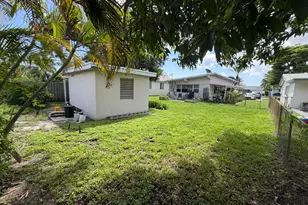 37 SE 14th St, Dania Beach, FL 33004 - Photo 18